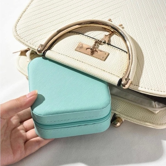 Miniature Travel Jewelry Organizer Box - Picture 8 of 9